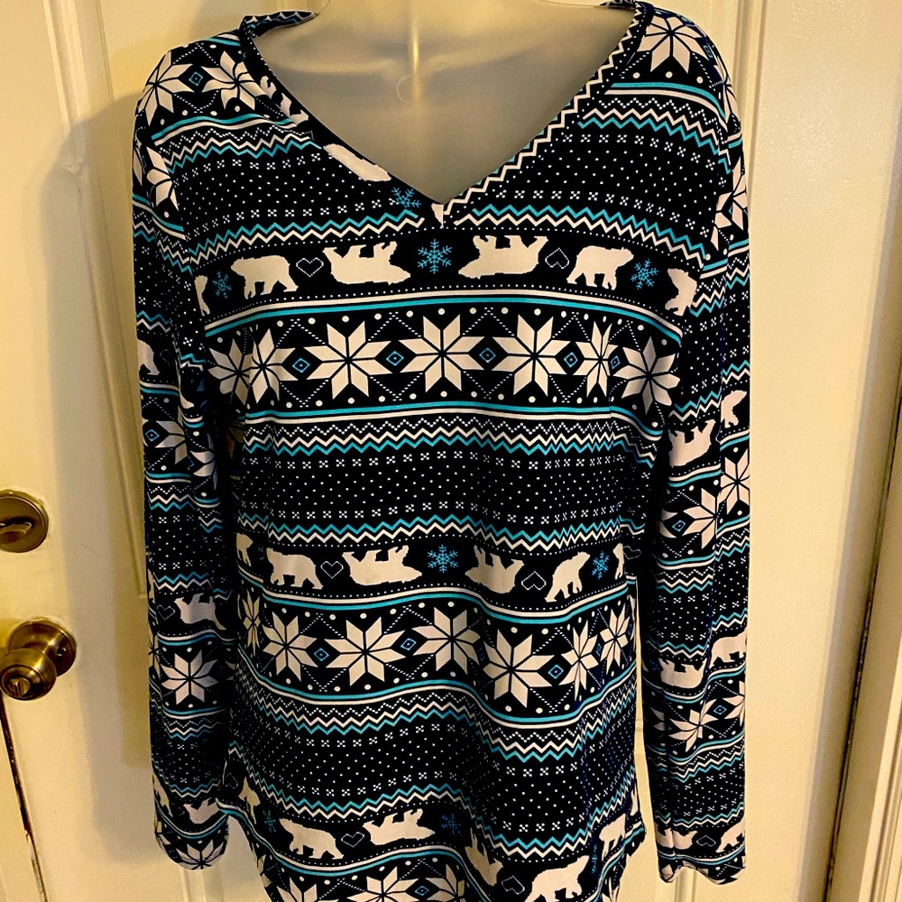 No Boundaries Christmasy blouse.